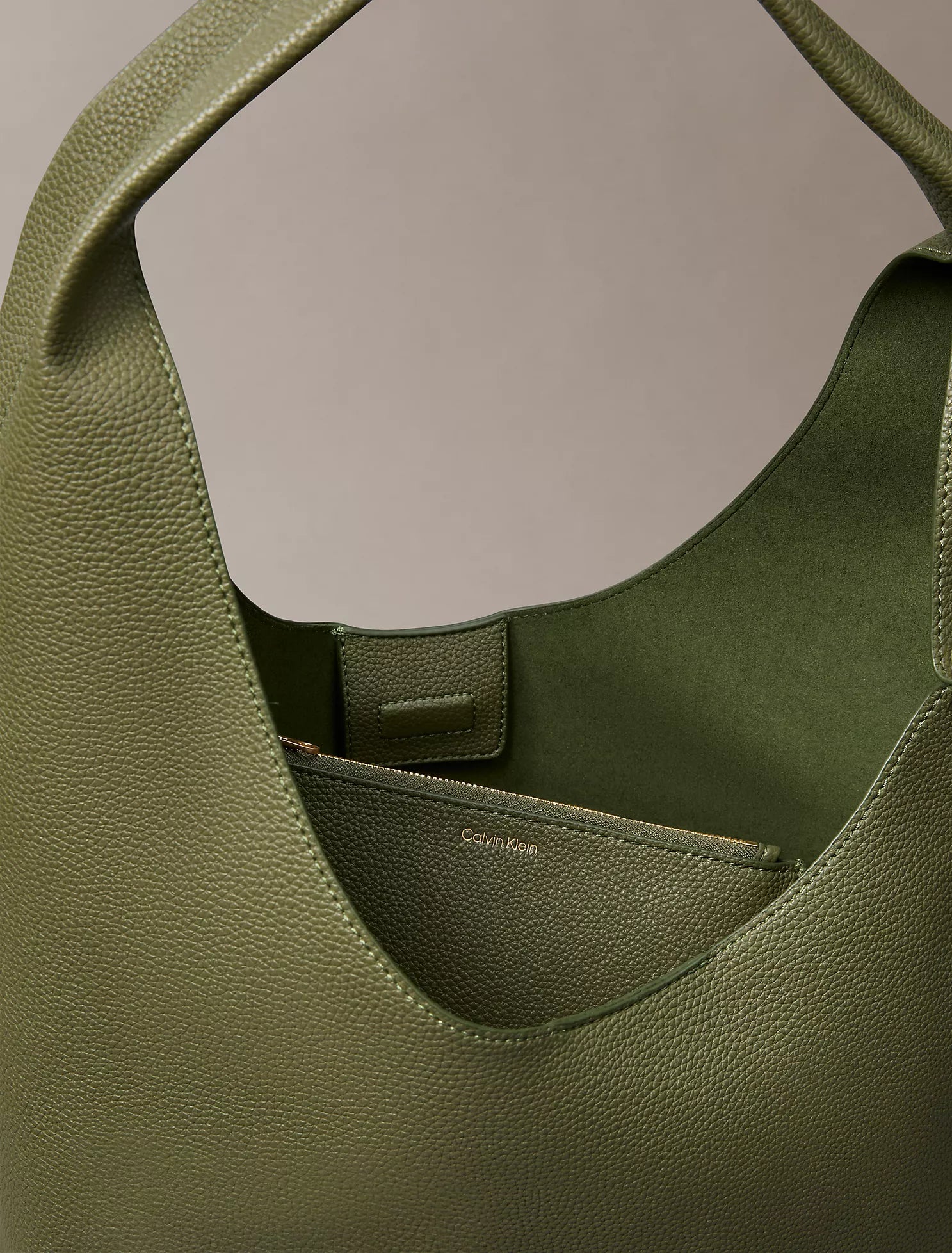 Pebble Grain Medium Slouchy Bag